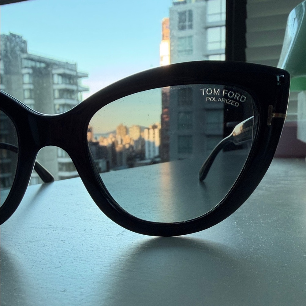 Authentic Tom Ford Black Cat-Eye Frames

Tom Ford Anya TF762 - Picture 2 of 8